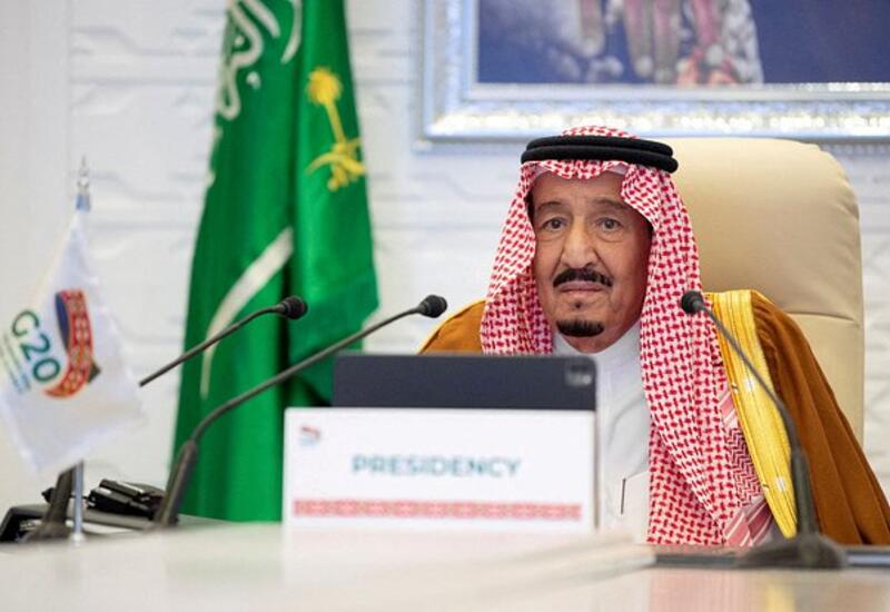 Король Саудовской Аравии попал в больницу