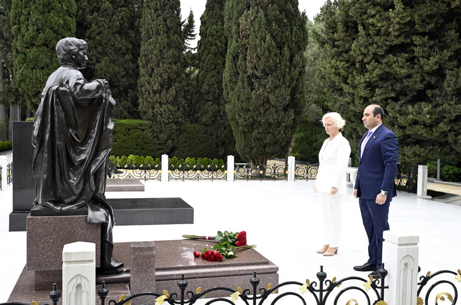 Делегация парламента Латвии посетила могилу Великого лидера и Шехидляр хиябаны
