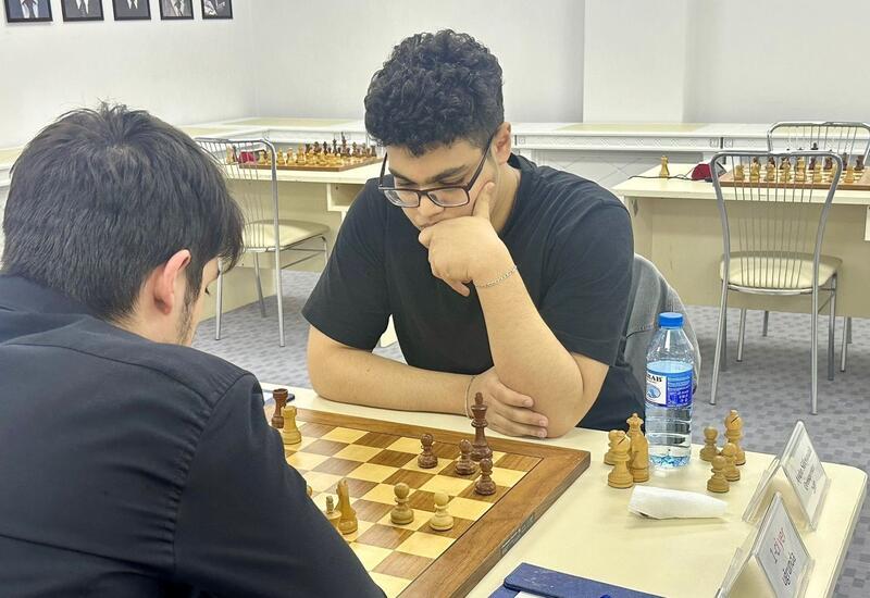 Азербайджанский шахматист вышел на пятое место на турнире в ОАЭ