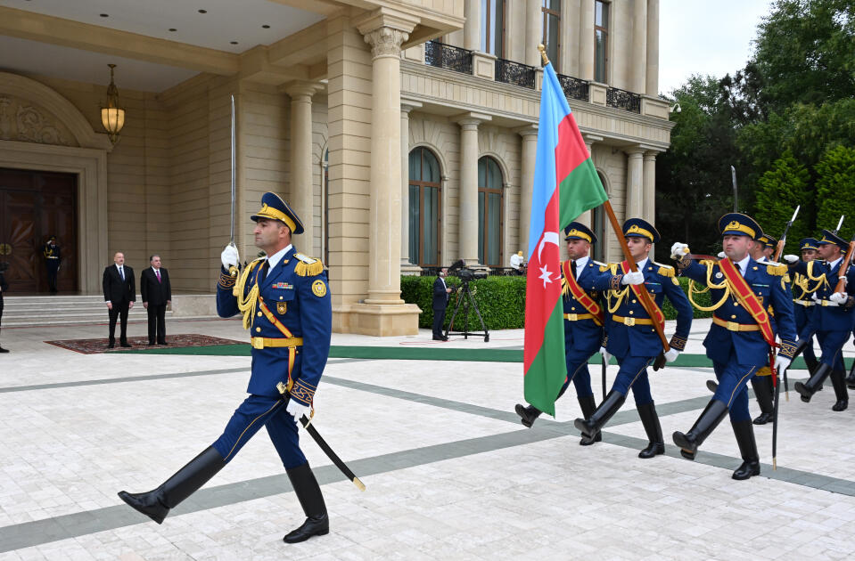 Состоялась церемония официальной встречи президента Таджикистана Эмомали Рахмона