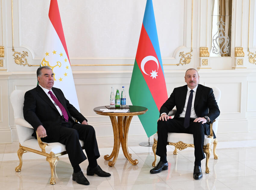 Состоялась встреча Президента Ильхама Алиева с Президентом Таджикистана Эмомали Рахмоном один на один