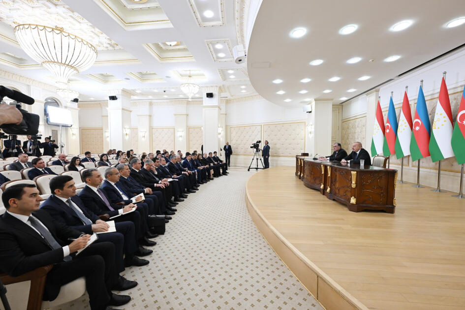 Президент Ильхам Алиев и Президент Эмомали Рахмон выступили с заявлениями для прессы