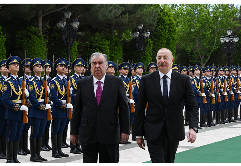 Состоялась церемония официальной встречи президента Таджикистана Эмомали Рахмона