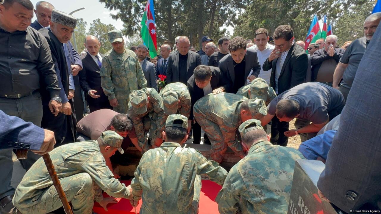 В Сумгайыте прошли церемония прощания и похороны шехида I Карабахской войны Джавида Алекперова