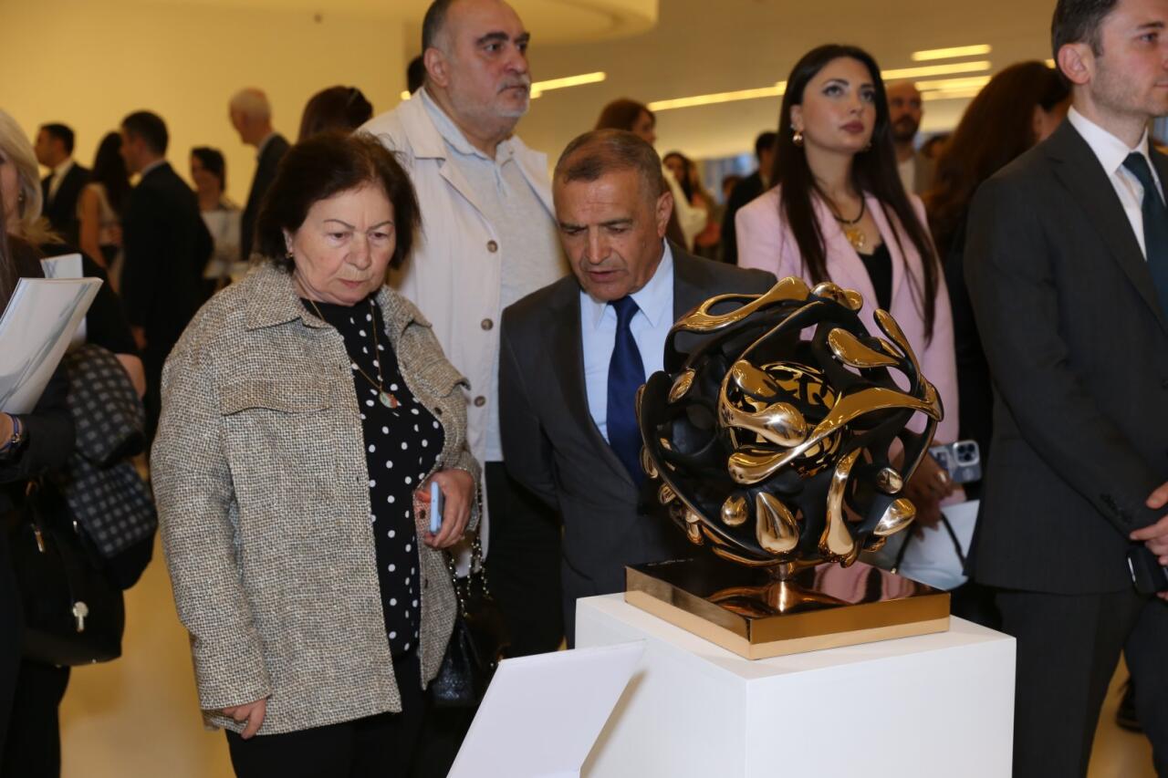 В Центре Гейдара Алиева открылась выставка "Линии невидимого"