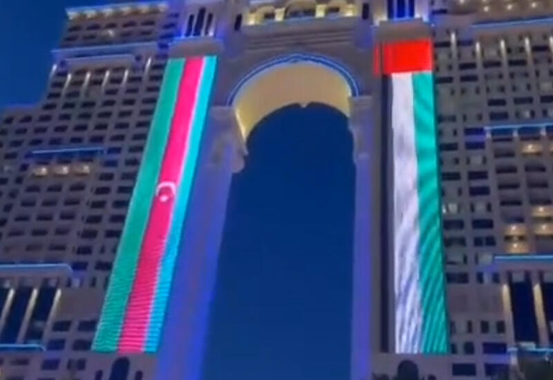 Флаг Азербайджана украсил здание отеля Rixos в Абу Даби