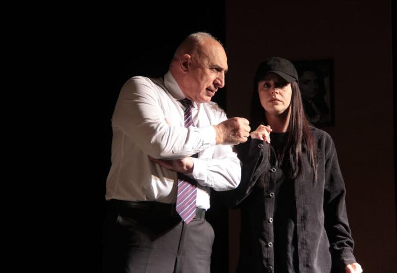 Шушинский театр представил в Баку спектакль "Boy çiçəyi"