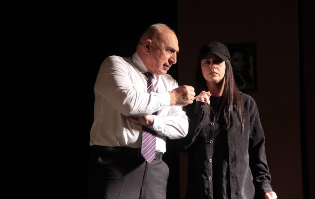 Шушинский театр представил в Баку спектакль "Boy çiçəyi"
