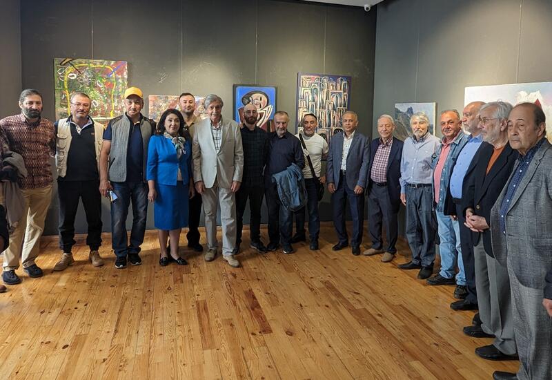 В Ичеришехер состоялось открытие выставки "Искусство без границ"