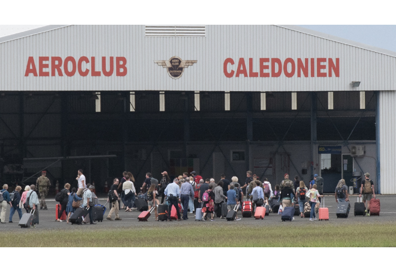 Французы убегают из Новой Каледонии