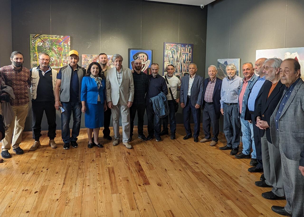 В Ичеришехер состоялось открытие выставки "Искусство без границ"