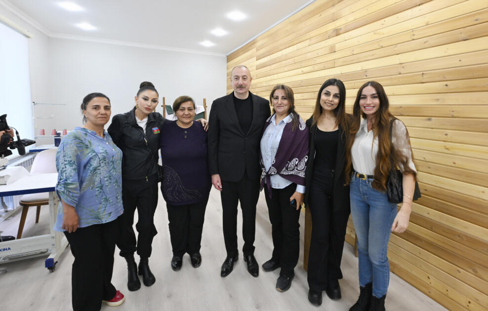 Президент Ильхам Алиев и Первая леди Мехрибан Алиева встретились с жителями, переселившимися в город Ходжалы