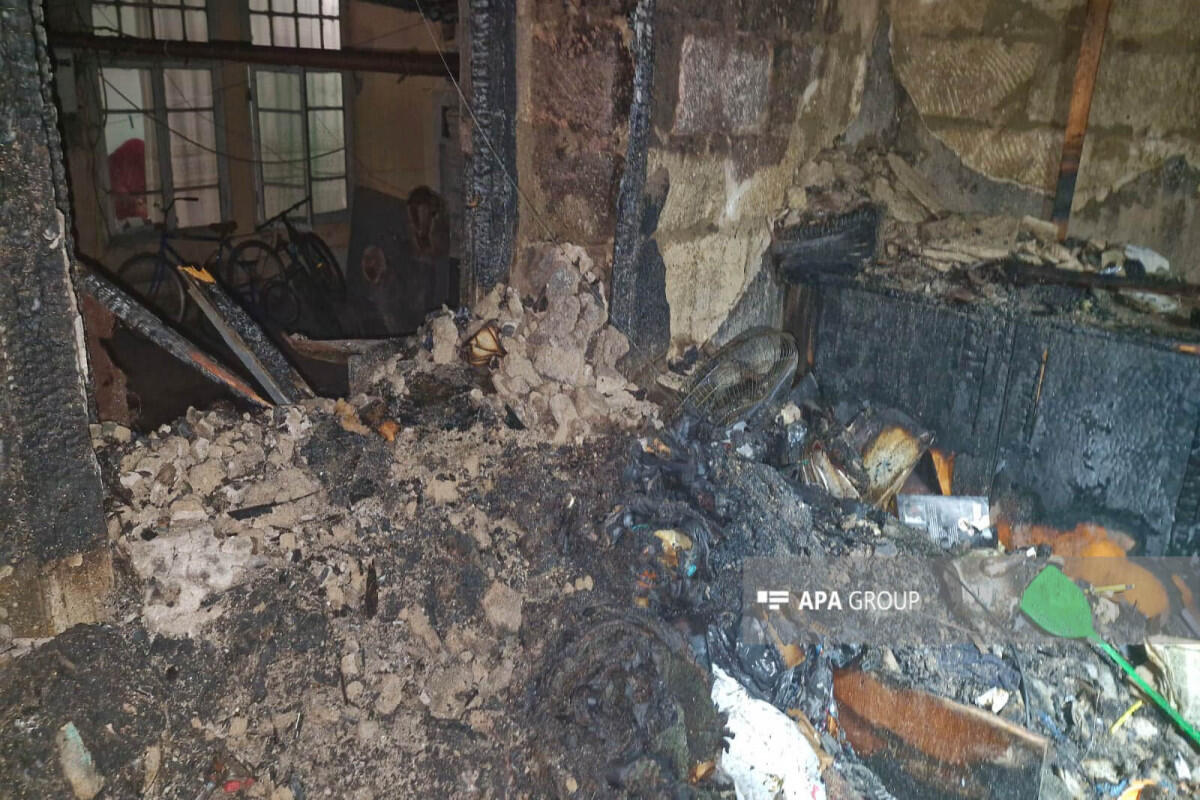 В Баку сгорел дом, один человек госпитализирован