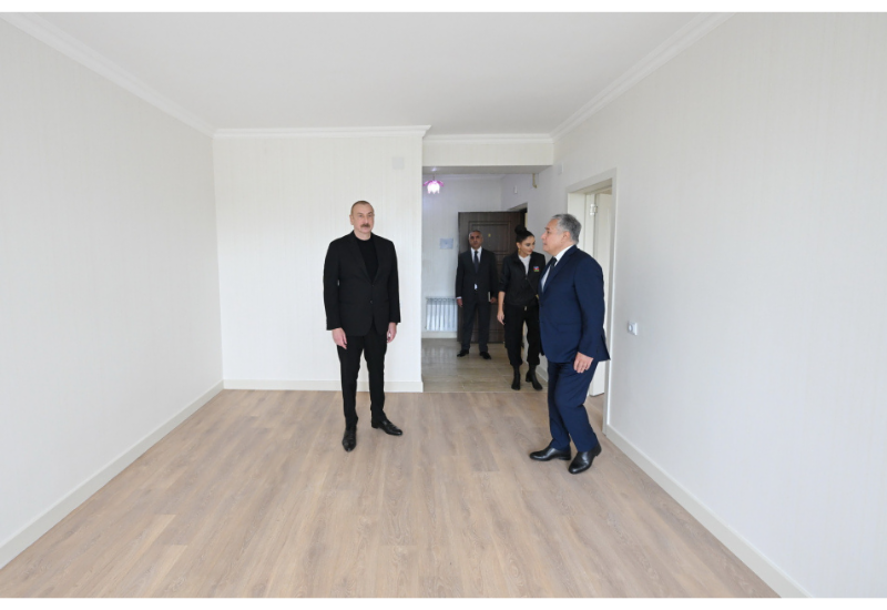 Президент Ильхам Алиев и Первая леди Мехрибан Алиева ознакомились с условиями, созданными после ремонта и реконструкции в 15 многоквартирных зданиях в городе Ходжалы