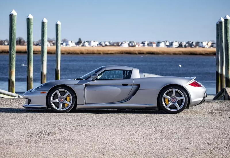 В продаже появилась редкая Porsche Carrera GT с особым декором