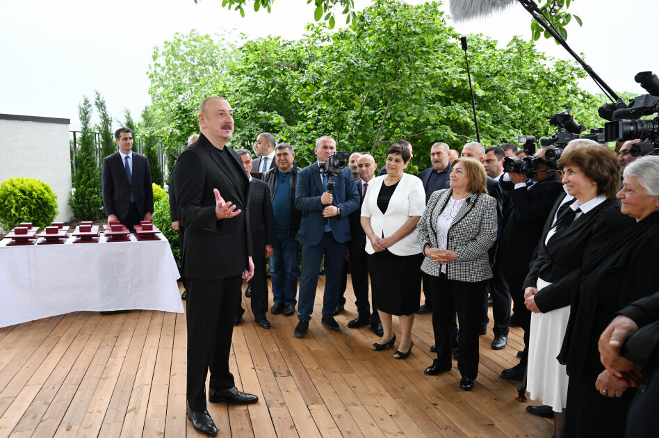 Президент Ильхам Алиев и Первая леди Мехрибан Алиева встретились с жителями, переселившимися в город Ходжалы