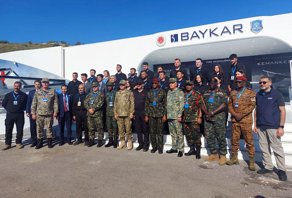 Продолжается рабочий визит руководства минобороны Азербайджана в Турцию