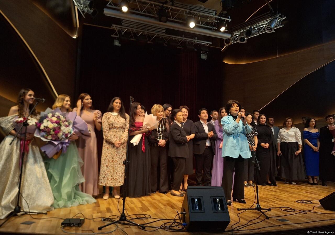 Молодые таланты Азербайджана и их именитые педагоги отметили День независимости прекрасным концертом
