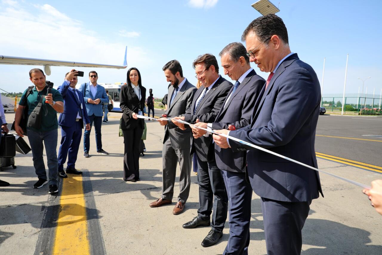 В Бухаресте состоялась торжественная церемония встречи первого рейса AZAL