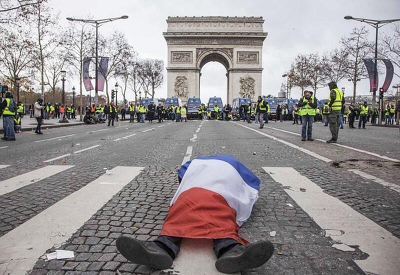 Во Франции заявили об утрате страной самостоятельности в международных делах