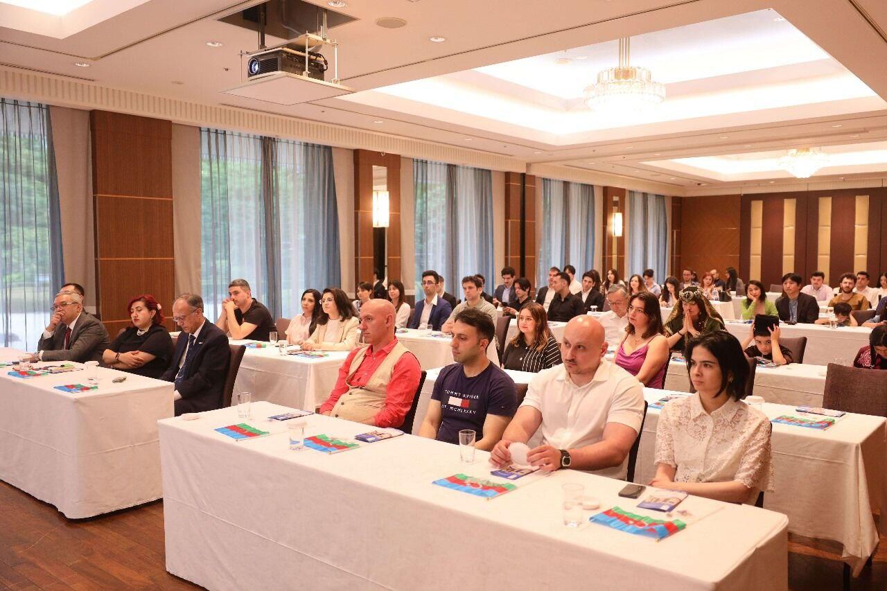 Состоялась встреча с проживающей в Японии азербайджанской общиной