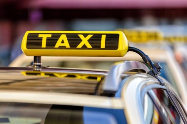 Сколько водителей получили разрешение на перевозки автомобилями такси?