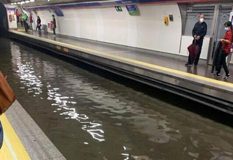 Станцию метро в Москве затопило
