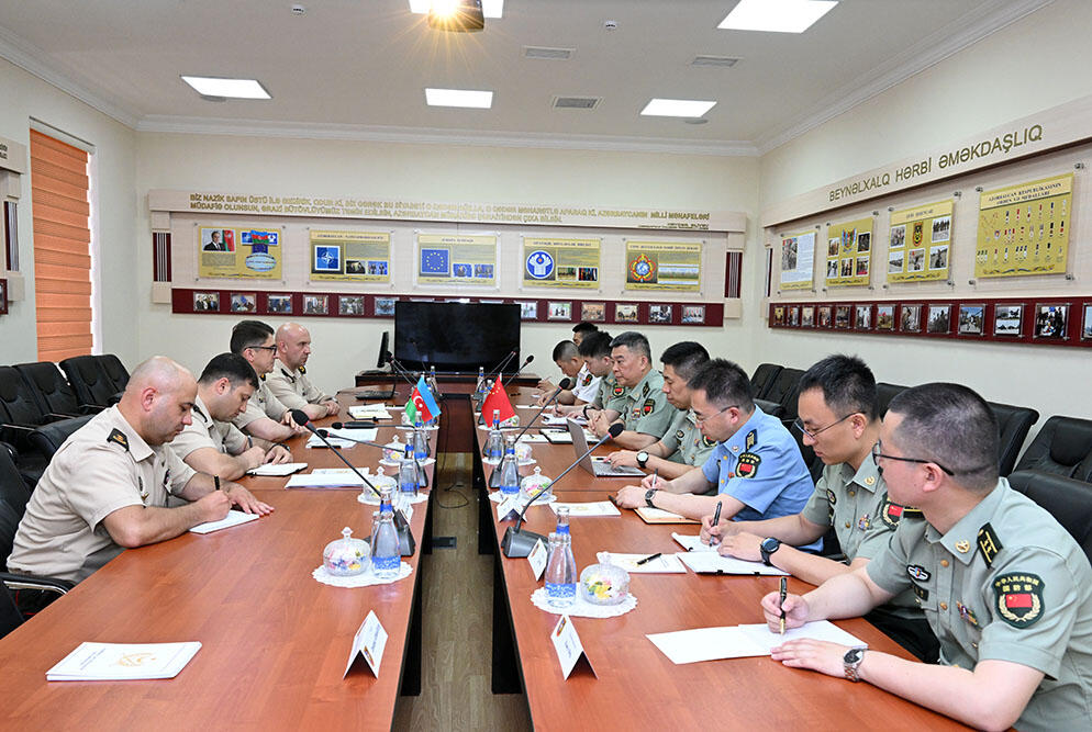 Визит военной делегации Китая в Азербайджан продолжается