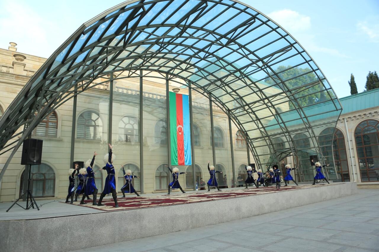 В Гянджинской государственной филармонии представлен концерт, посвященный Дню национального спасения