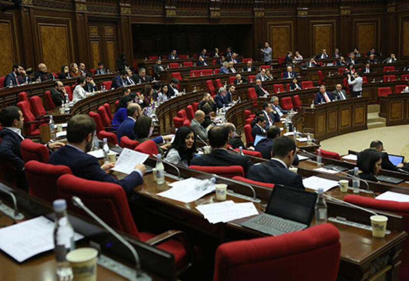 Фракция Пашиняна сорвала заседание парламента Армении