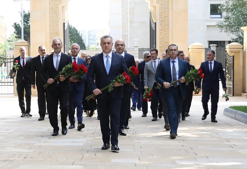 Руководство и коллектив Минздрава почтили память Общенационального лидера Гейдара Алиева