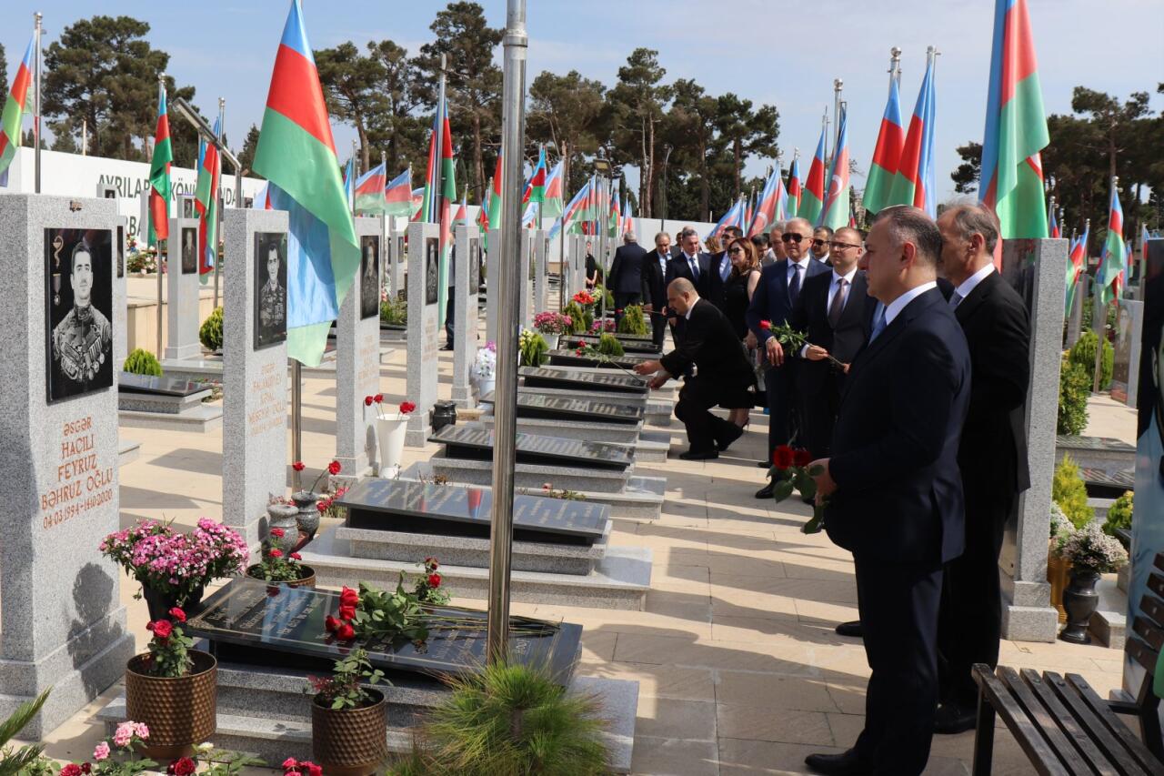 Руководство и коллектив Минздрава почтили память Общенационального лидера Гейдара Алиева