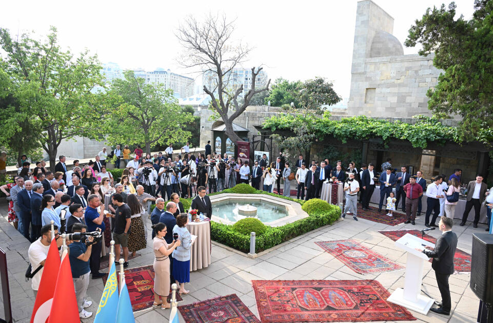 Azərbaycanda ilk dəfə keçirilən Beynəlxalq Qurama Festivalının açılış mərasimi olub