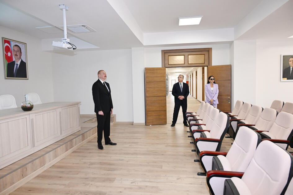 Президент Ильхам Алиев и Первая леди Мехрибан Алиева приняли участие в открытии нового здания Института ботаники в Баку и ознакомились с работой, проделанной в Ботаническом саду