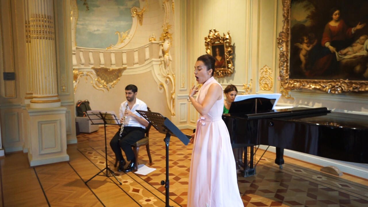 Время слушать музыку - прекрасный концерт заслуженной артистки Инары Бабаевой в Баку