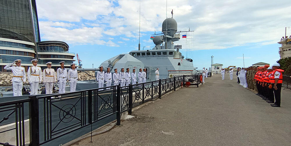 Корабли Каспийской флотилии ВМФ России совершили дружественный визит в Баку