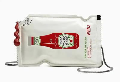 Модный бренд создал коллекцию сумок в виде пакета с кетчупом