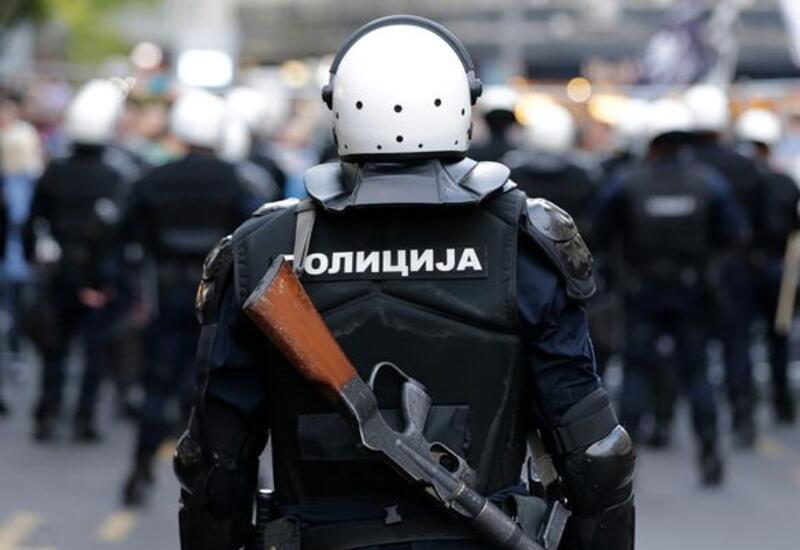 В Сербии неизвестный выстрелил из арбалета в полицейского