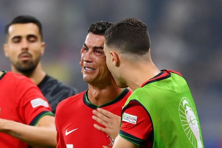 Ronaldo penaltini vura bilmədi, ağladı