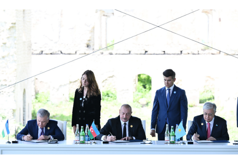 Подписана Карабахская декларация неформального саммита Организации тюркских государств