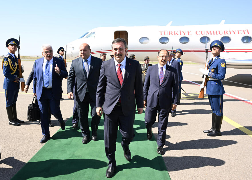 Джевдет Йылмаз прибыл с визитом в Азербайджан