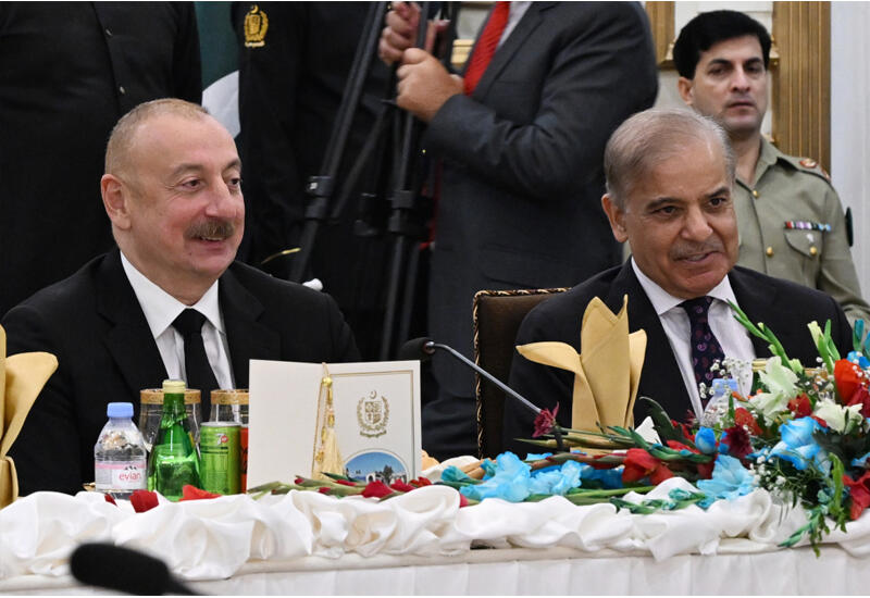 От имени премьер-министра Пакистана Мухаммада Шахбаза Шарифа дан официальный обед в честь Президента Ильхама Алиева