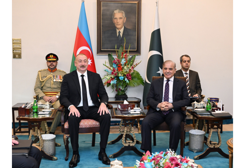 В Исламабаде состоялась встреча Президента Азербайджана Ильхама Алиева с премьер-министром Пакистана Мухаммадом Шахбазом Шарифом в узком составе