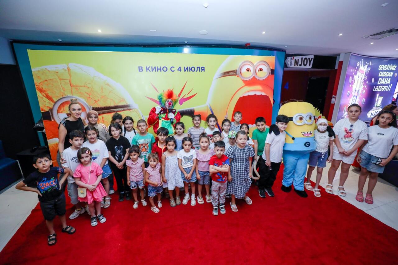 В Баку состоялся детский праздник с показом мультфильма 