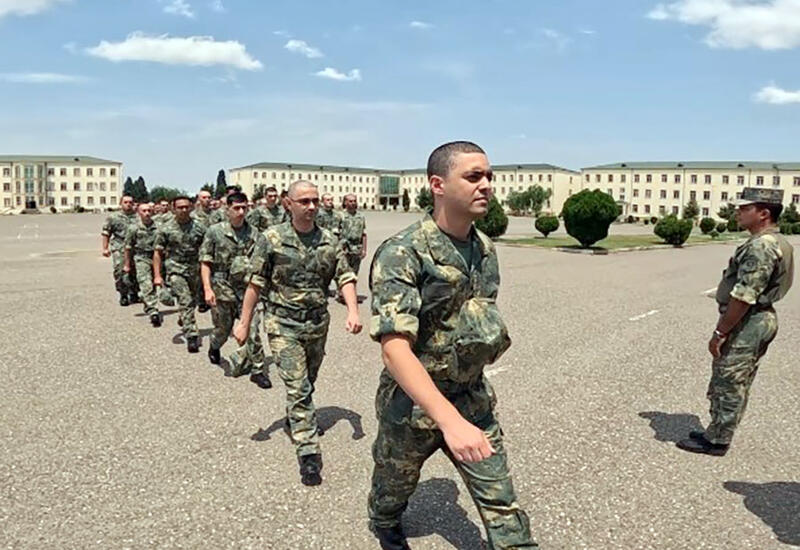 В воинских частях Азербайджана продолжается прием новоприбывших призывников