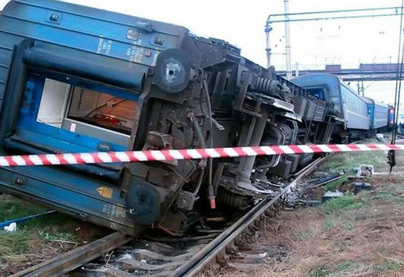 В Азербайджане поезд сошел с рельсов,