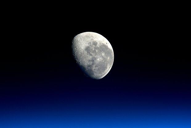 На Луне обнаружили туннель для астронавтов