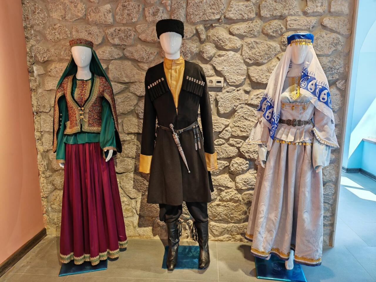 В Шуше открылась экспозиция карабахской национальной одежды 18-19 веков