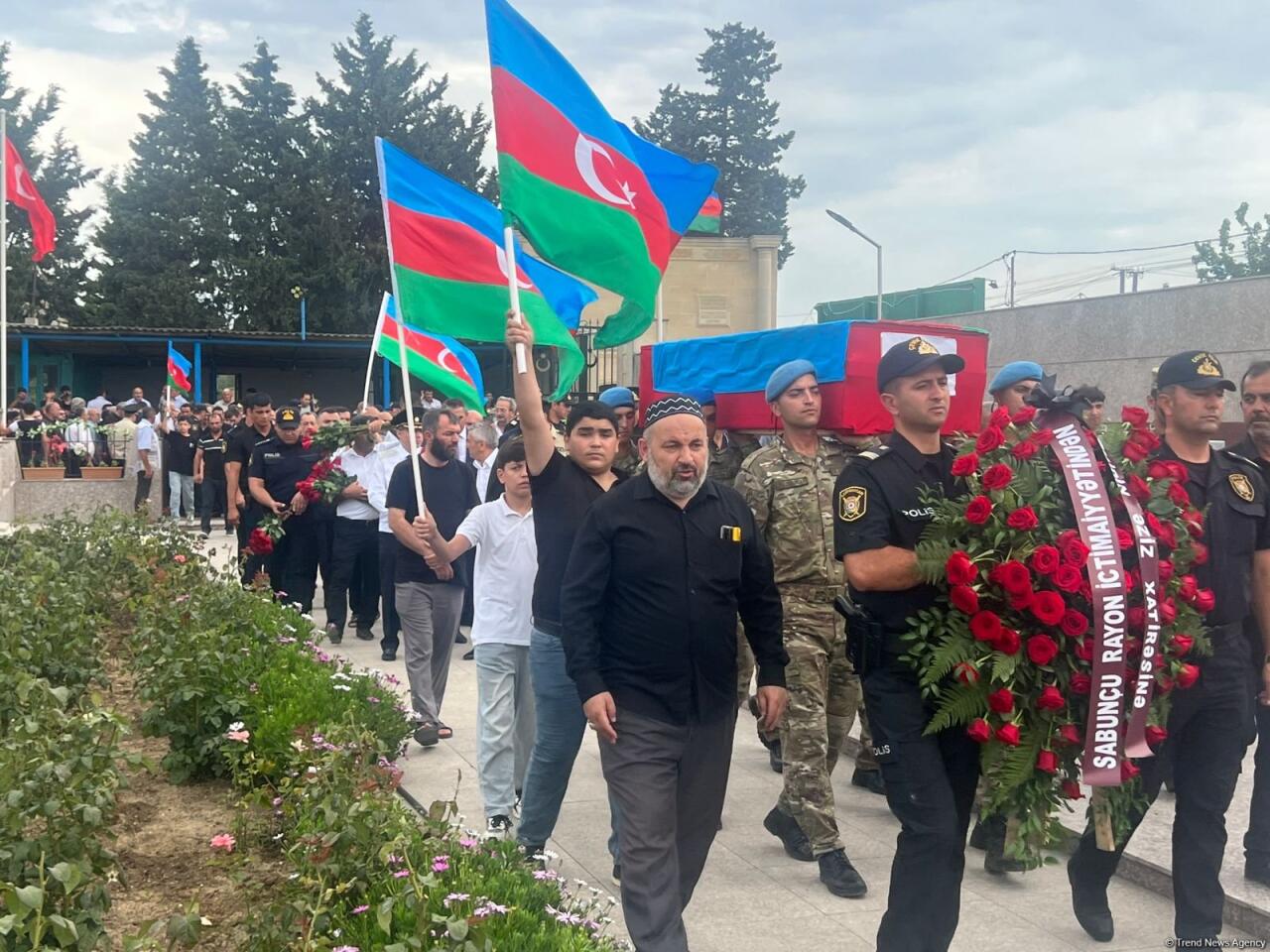 В Баку прошла церемония захоронения останков шехида I Карабахской войны