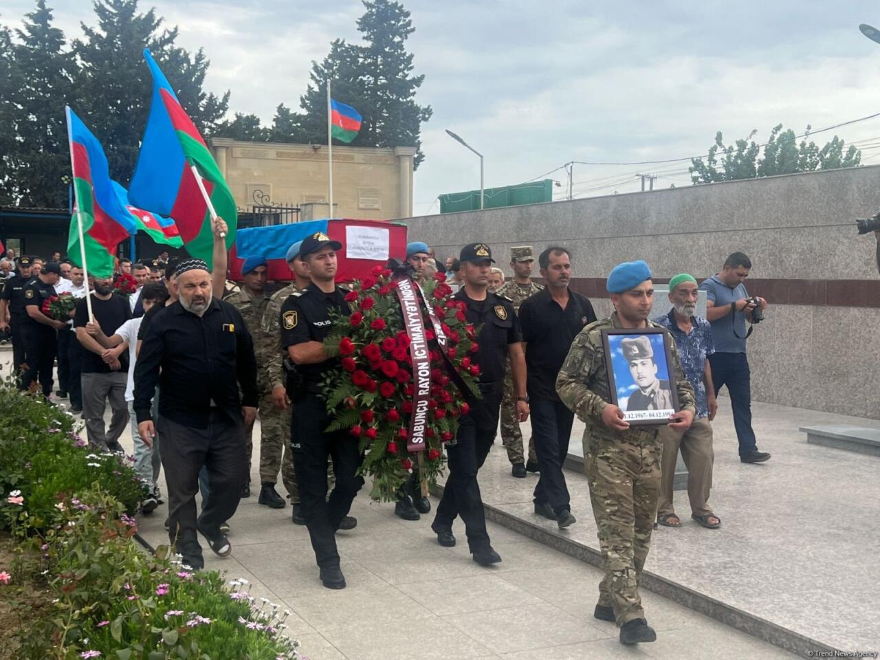 В Баку прошла церемония захоронения останков шехида I Карабахской войны